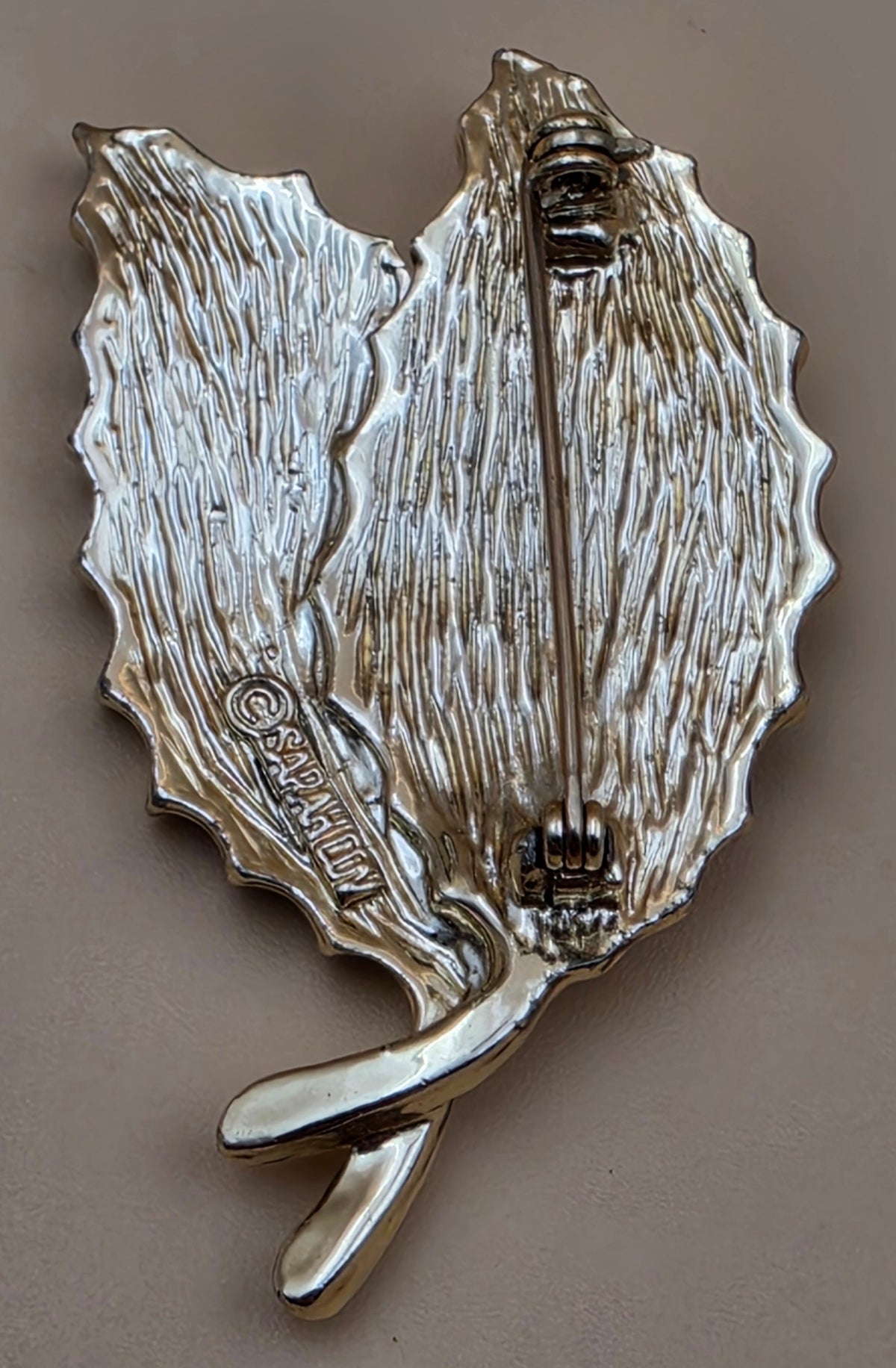 SARAH COVENTRY "Wooden Beauty" 1960's- 1970's Faux Wood Inlay/Silvertone Vintage 2.25" Leaf Brooch