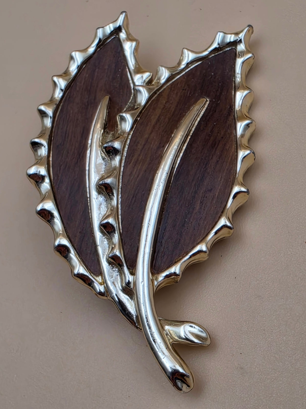 SARAH COVENTRY "Wooden Beauty" 1960's- 1970's Faux Wood Inlay/Silvertone Vintage 2.25" Leaf Brooch