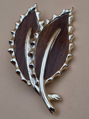 SARAH COVENTRY "Wooden Beauty" 1960's- 1970's Faux Wood Inlay/Silvertone Vintage 2.25" Leaf Brooch