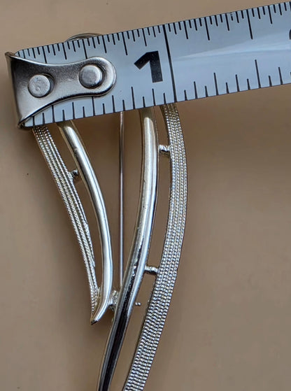 SARAH COVENTRY Vintage Silvertone/Textured Leaf Swoosh Brooch