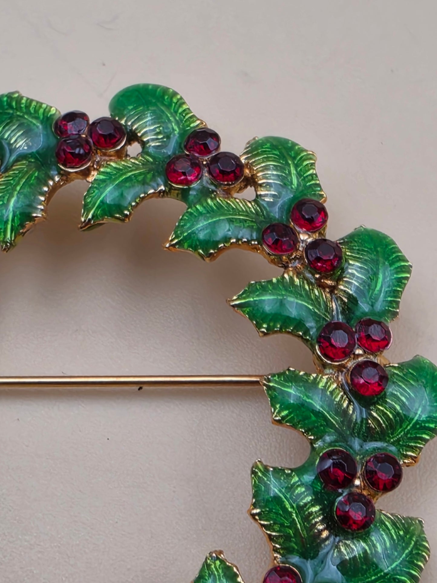 1960's- 1970's Green Enamel/Red Crystal Stones/Goldtone Vintage Christmas Wreath Brooch