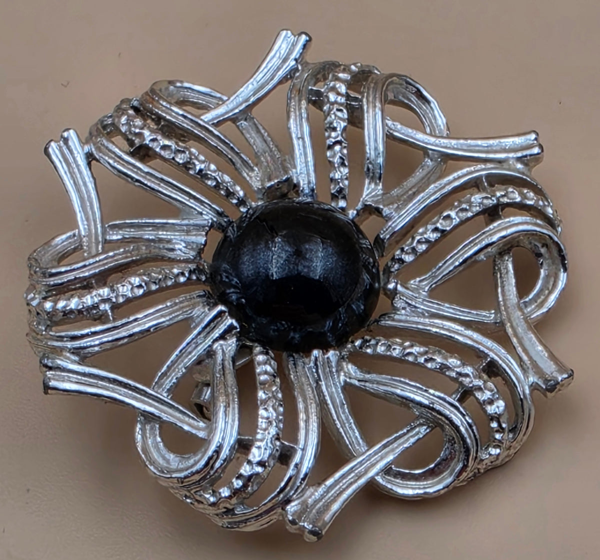 GERRYS Silvertone/Black Cabochon/Vintage Sunburst Design/Textured Ribbon Vintage Brooch