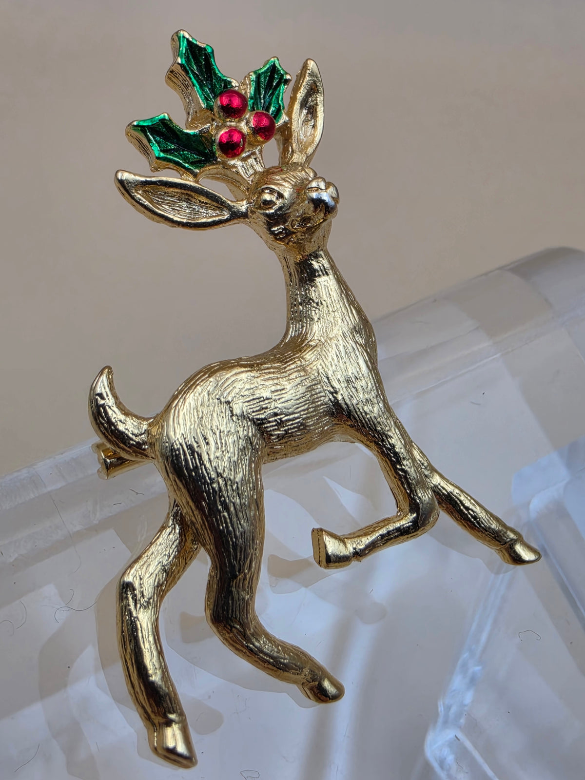 GERRYS Vintage Goldtone/Red/Green Enamel Christmas Reindeer Vintage Brooch