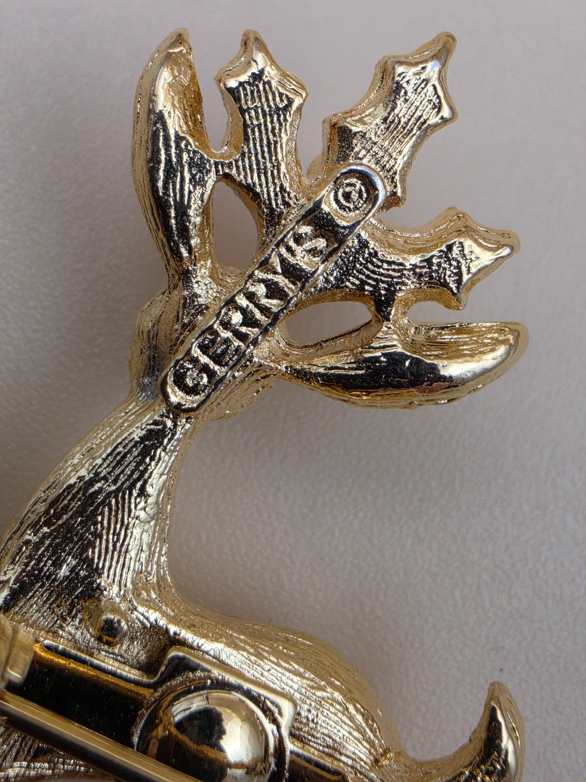 GERRYS Vintage Goldtone/Red/Green Enamel Christmas Reindeer Vintage Brooch