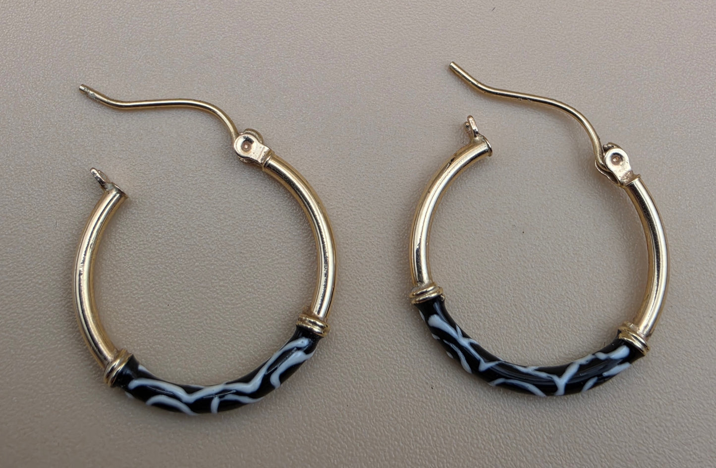 14K /Black/White Enamel 1" Hoop Earrings