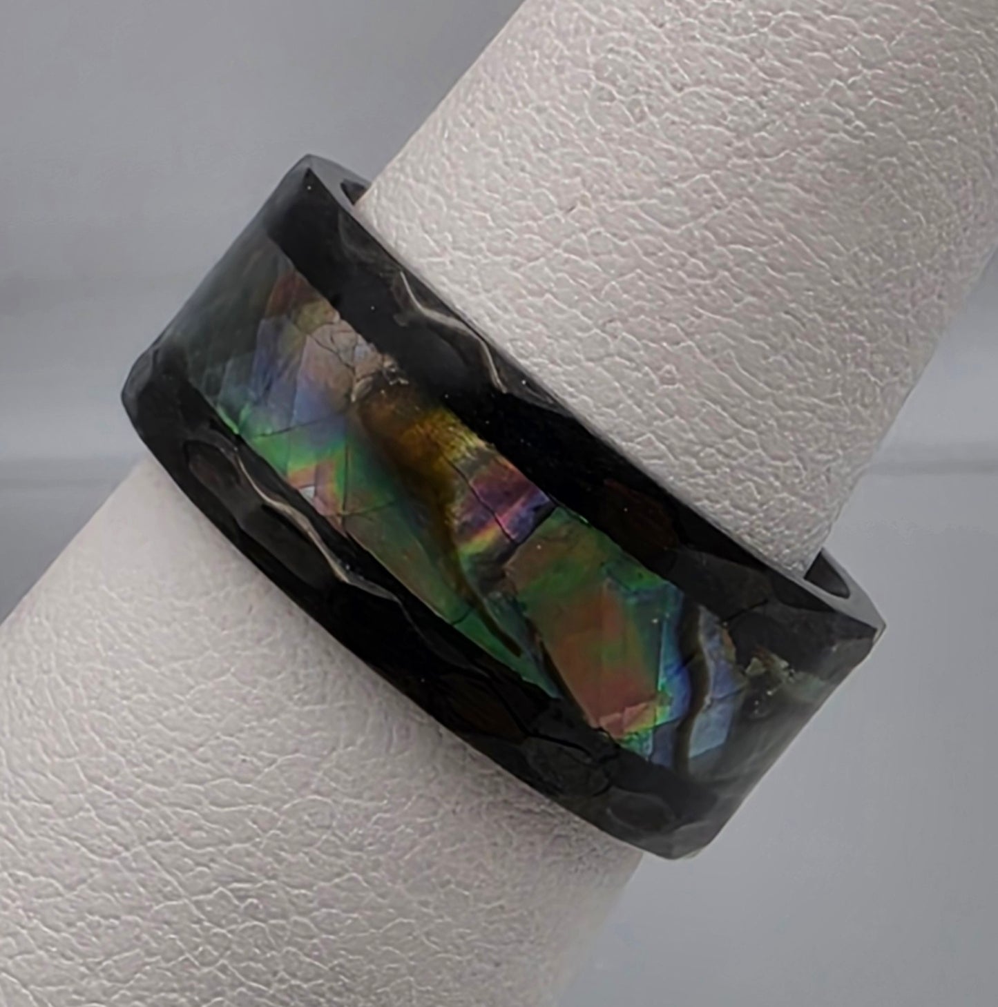 Abalone Inlaid/Faceted Cut Band Ring Size 5.75