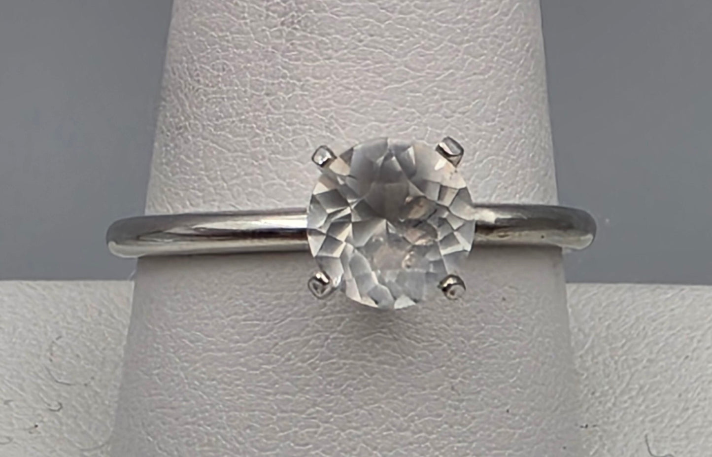 UNCAS Clear Glass/Silver Plated Solitaire Ring Size 10