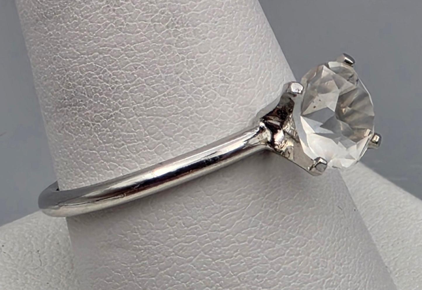 UNCAS Clear Glass/Silver Plated Solitaire Ring Size 10
