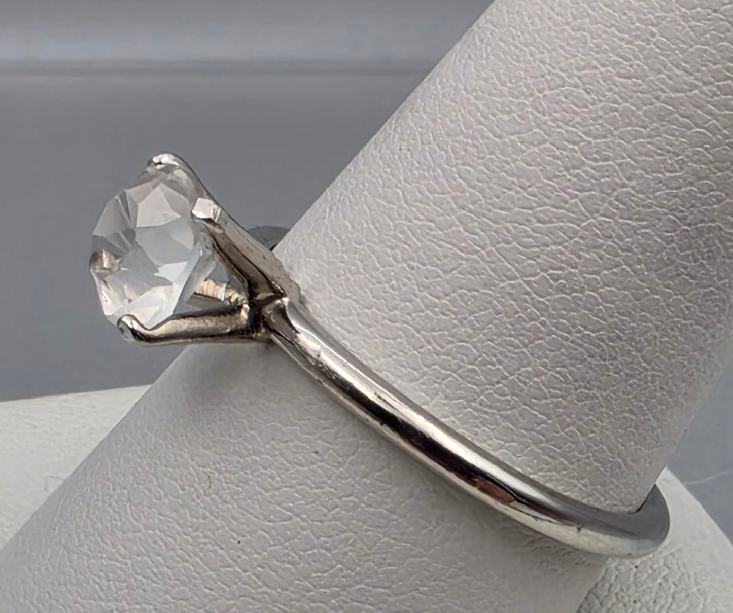 UNCAS Clear Glass/Silver Plated Solitaire Ring Size 10