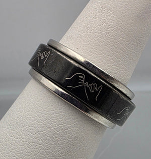 Black/Silvertone Engraved Spinner Ring Size 6.5