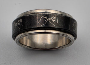 Black/Silvertone Engraved Spinner Ring Size 6.5