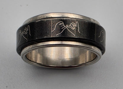 Black/Silvertone Engraved Spinner Ring Size 6.5