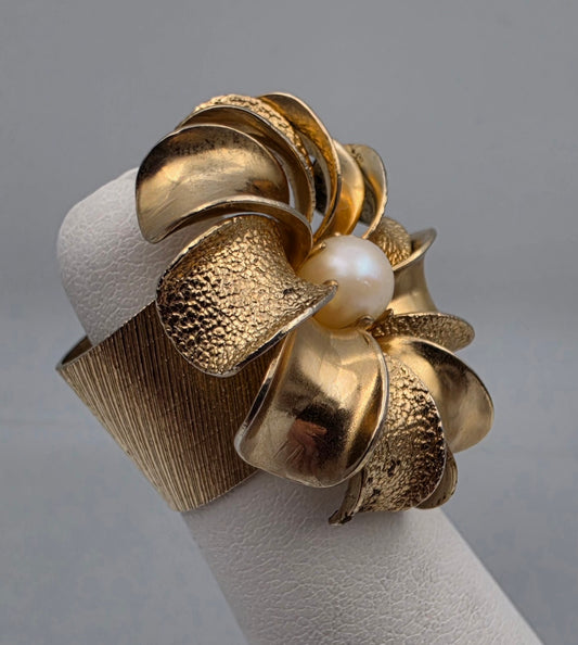Goldtone/Aurora Borealis Faux Pearl Vintage Floral Ring Size 3.75