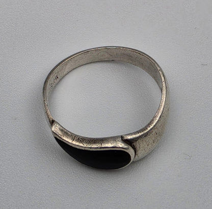 Sterling Silver/Inlaid Onyx Ring Size 5.5