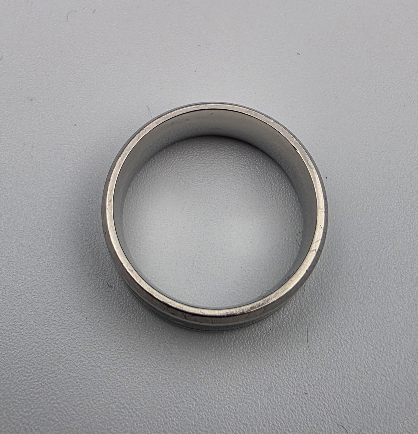 Paua Shell Inlaid/Silvertone Band Ring Size 9.25