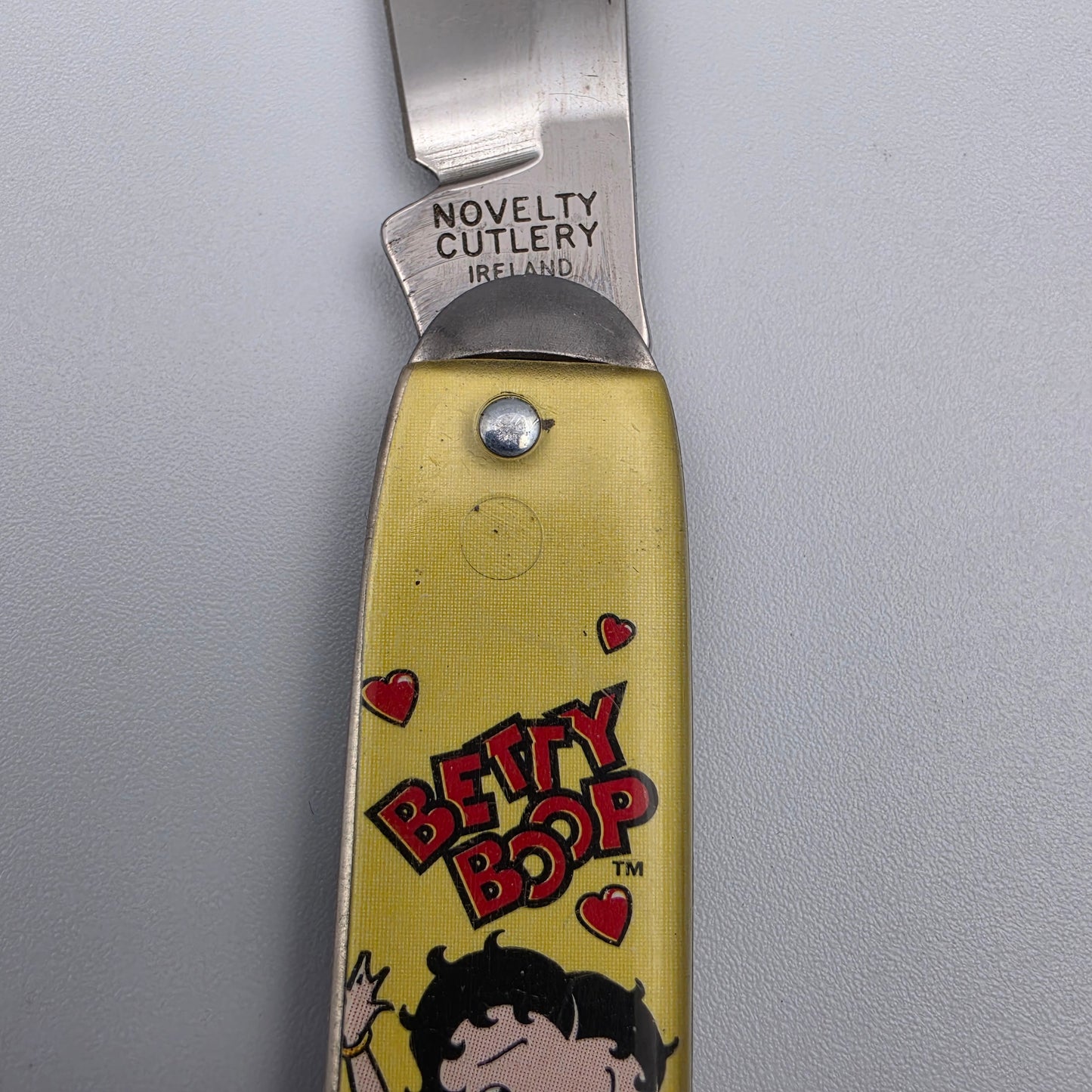 NOVELTY CUTLERY IRELAND BETTY BOOP Yellow Vintage 1992 Pocket Knife