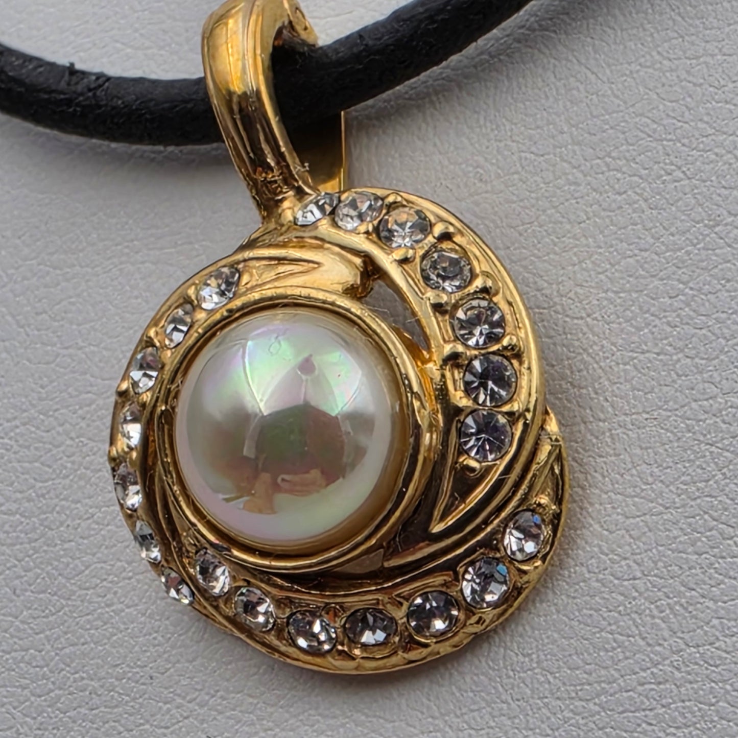 ROMAN Gold Tone/Aurora Borealis Faux Pearl Cabochon/Clear Rhinestone Vintage 1.25" Pendant