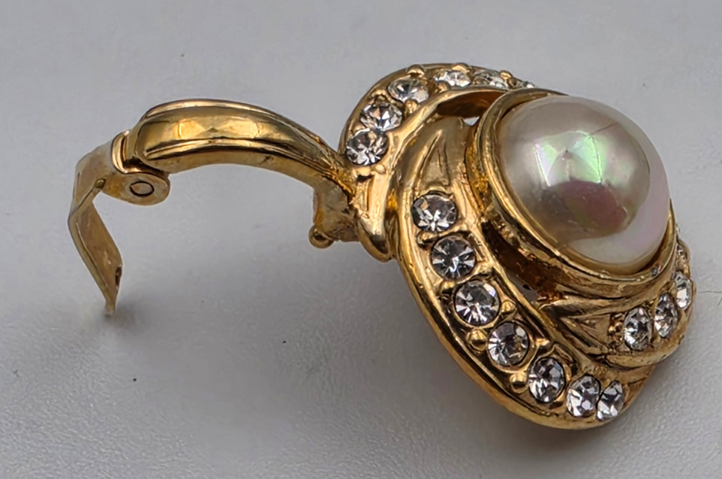 ROMAN Gold Tone/Aurora Borealis Faux Pearl Cabochon/Clear Rhinestone Vintage 1.25" Pendant