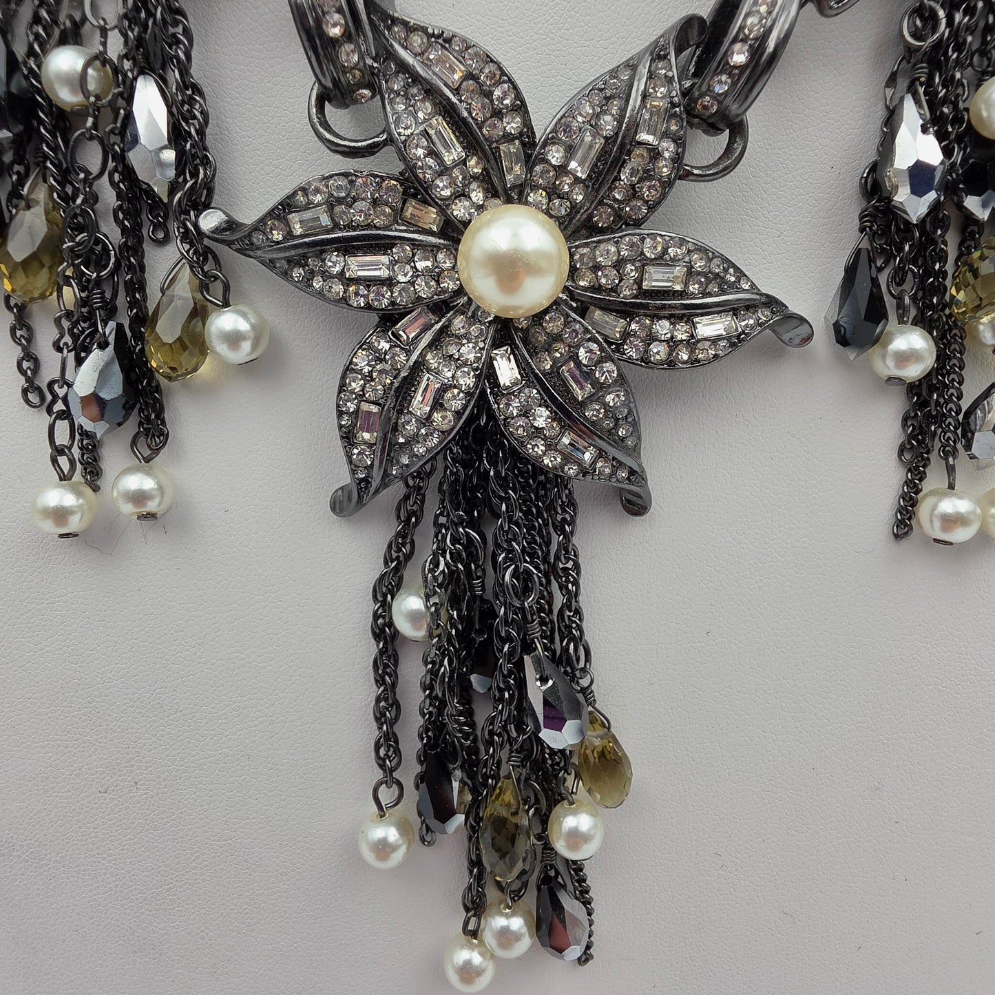 WHITE HOUSE BLACK MARKET Faux Pearl/Clear Rhinestone Floral 20" Statement Necklace