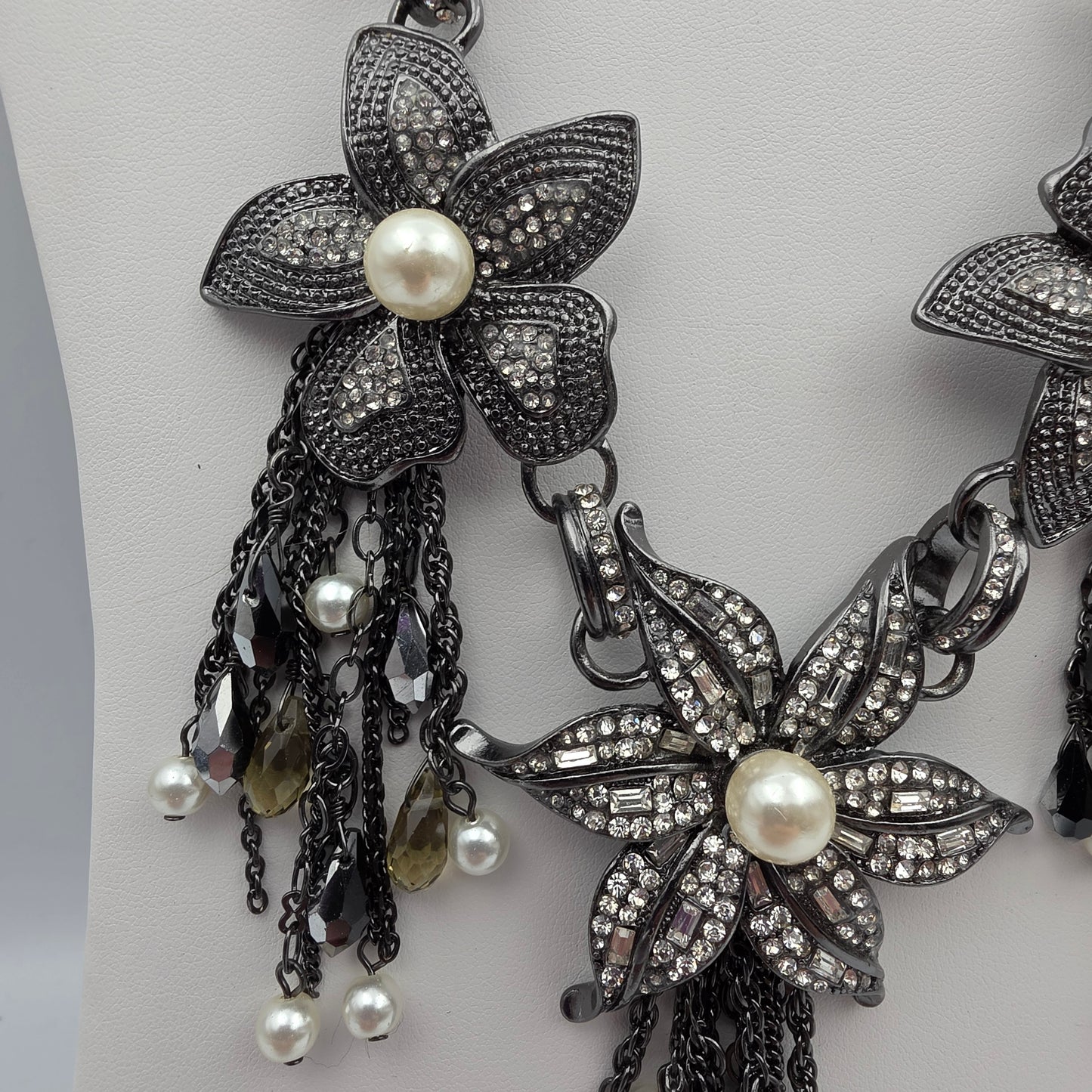 WHITE HOUSE BLACK MARKET Faux Pearl/Clear Rhinestone Floral 20" Statement Necklace