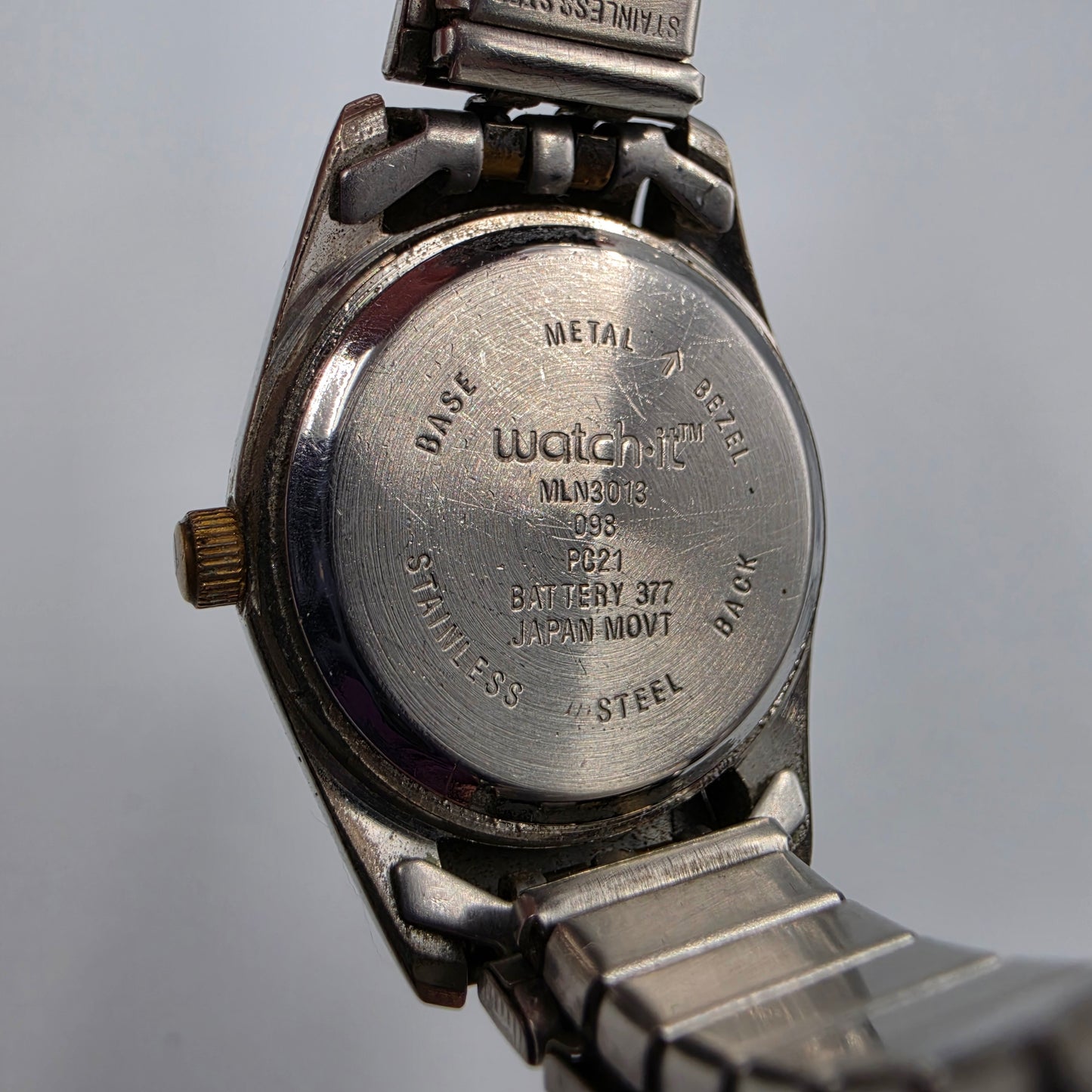 WATCH IT Model# MLN3013 Stainless Steel Expansion Band Vintage Watch