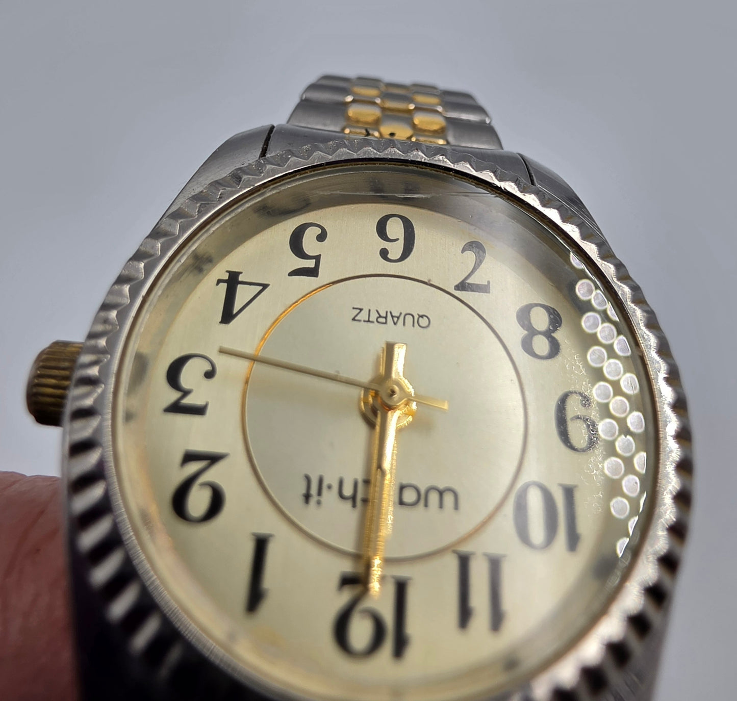 WATCH IT Model# MLN3013 Stainless Steel Expansion Band Vintage Watch