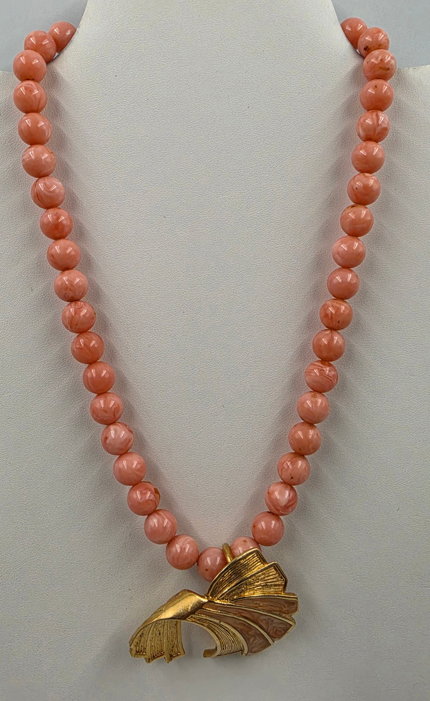 AVON 18" Marbled Pink Bead 9mm/ Enamel Inlaid/ahold Tone Pendant " Draped Elegance" Necklace