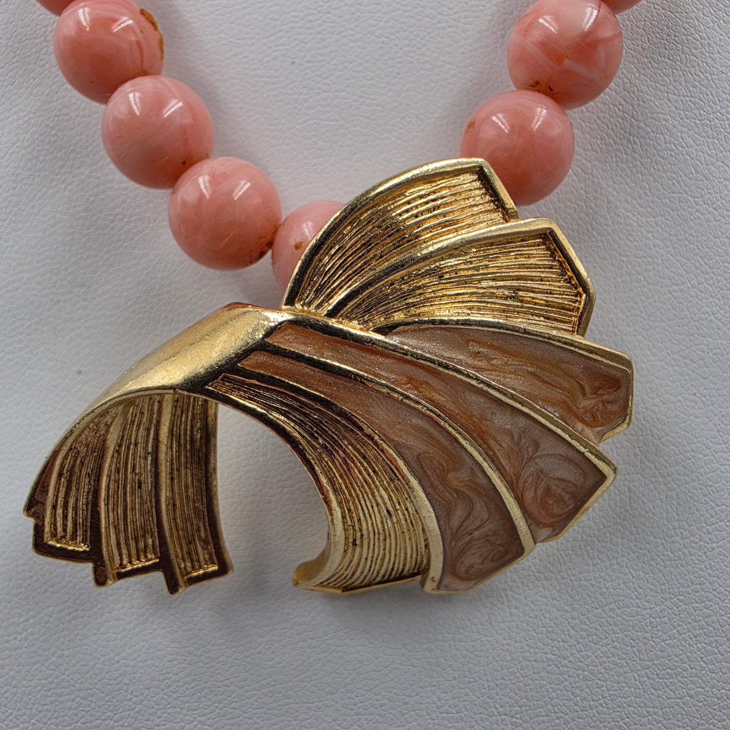 AVON 18" Marbled Pink Bead 9mm/ Enamel Inlaid/ahold Tone Pendant " Draped Elegance" Necklace