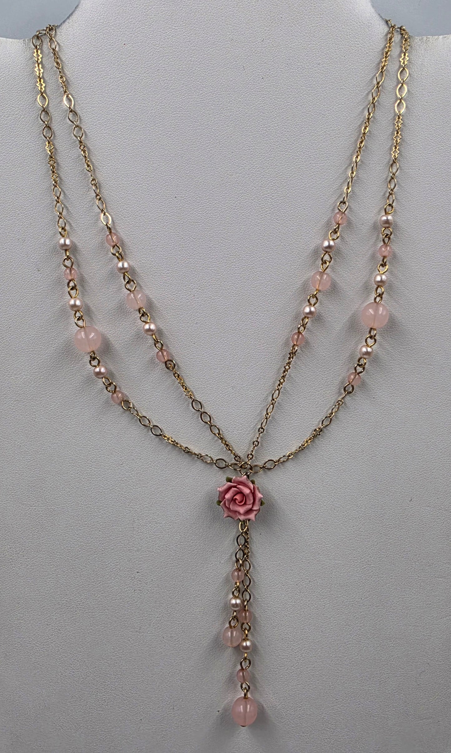 RUE DU BAG 15.5"-17.5" Adjustable Acrylic Pink Rose/ Beaded Necklace