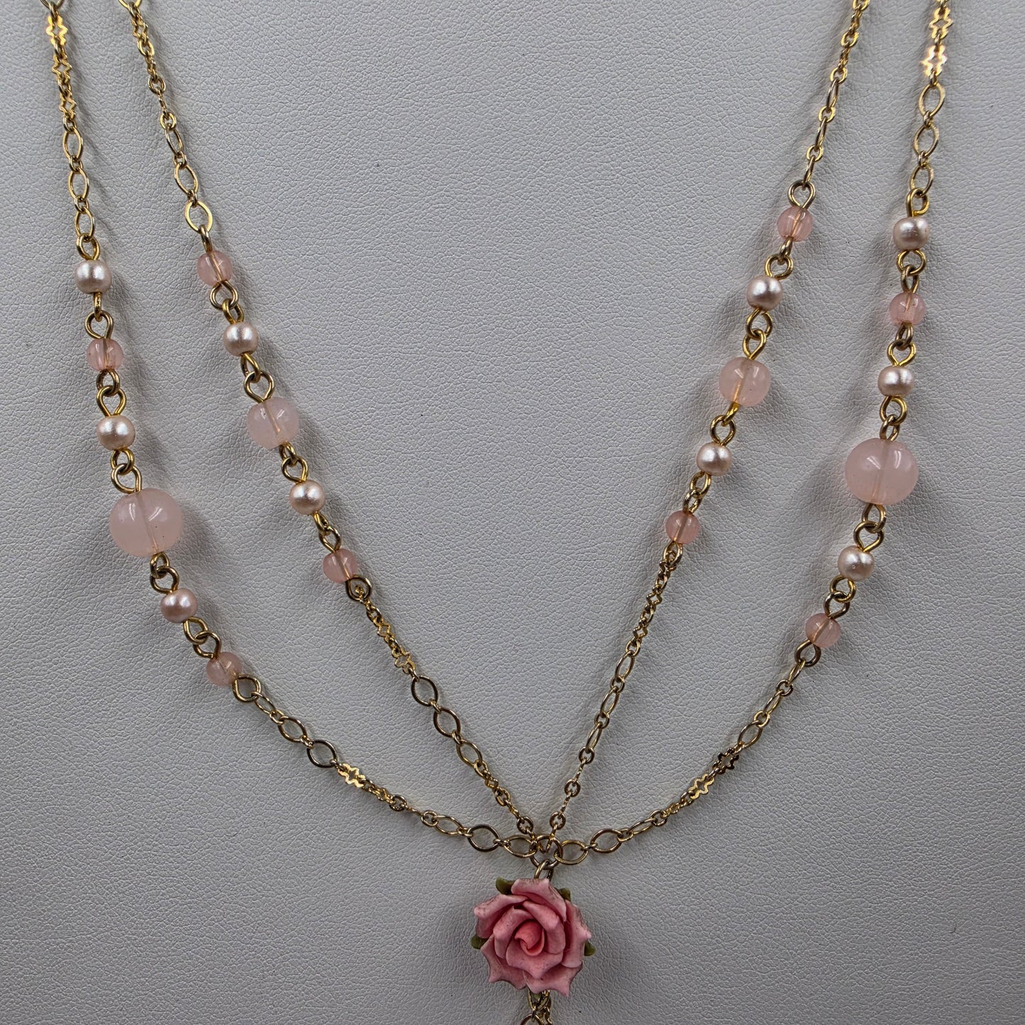 RUE DU BAG 15.5"-17.5" Adjustable Acrylic Pink Rose/ Beaded Necklace
