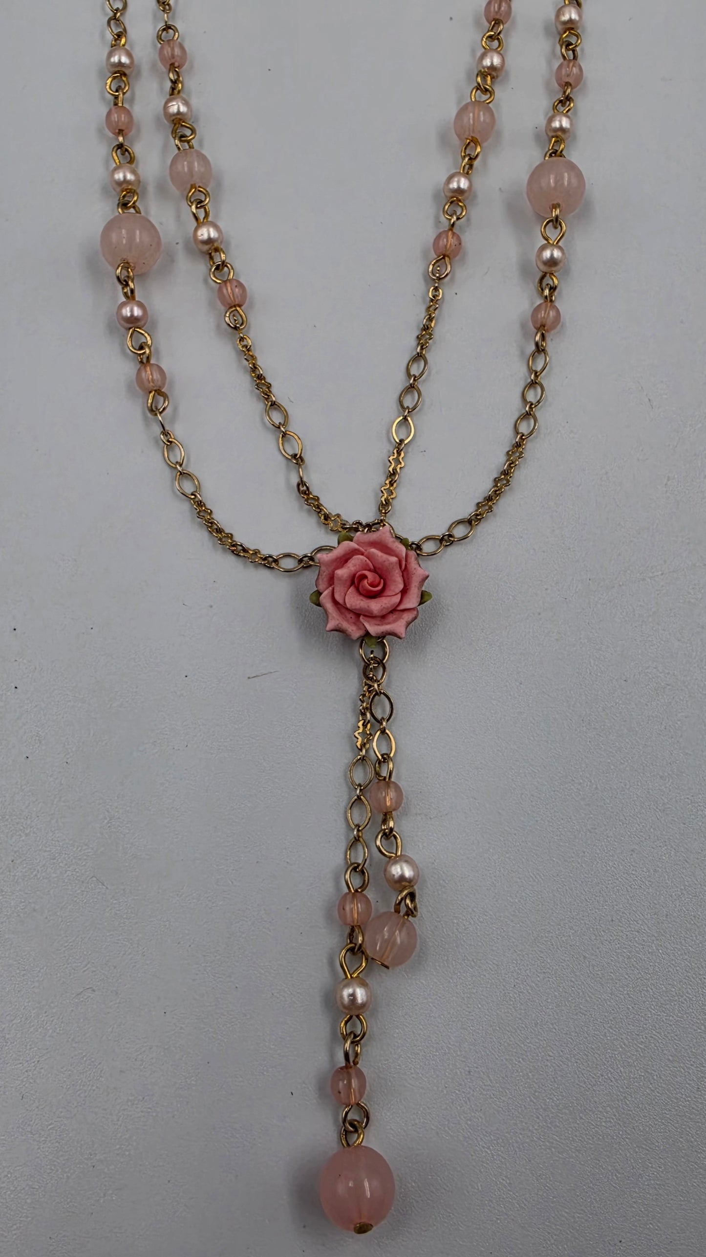RUE DU BAG 15.5"-17.5" Adjustable Acrylic Pink Rose/ Beaded Necklace