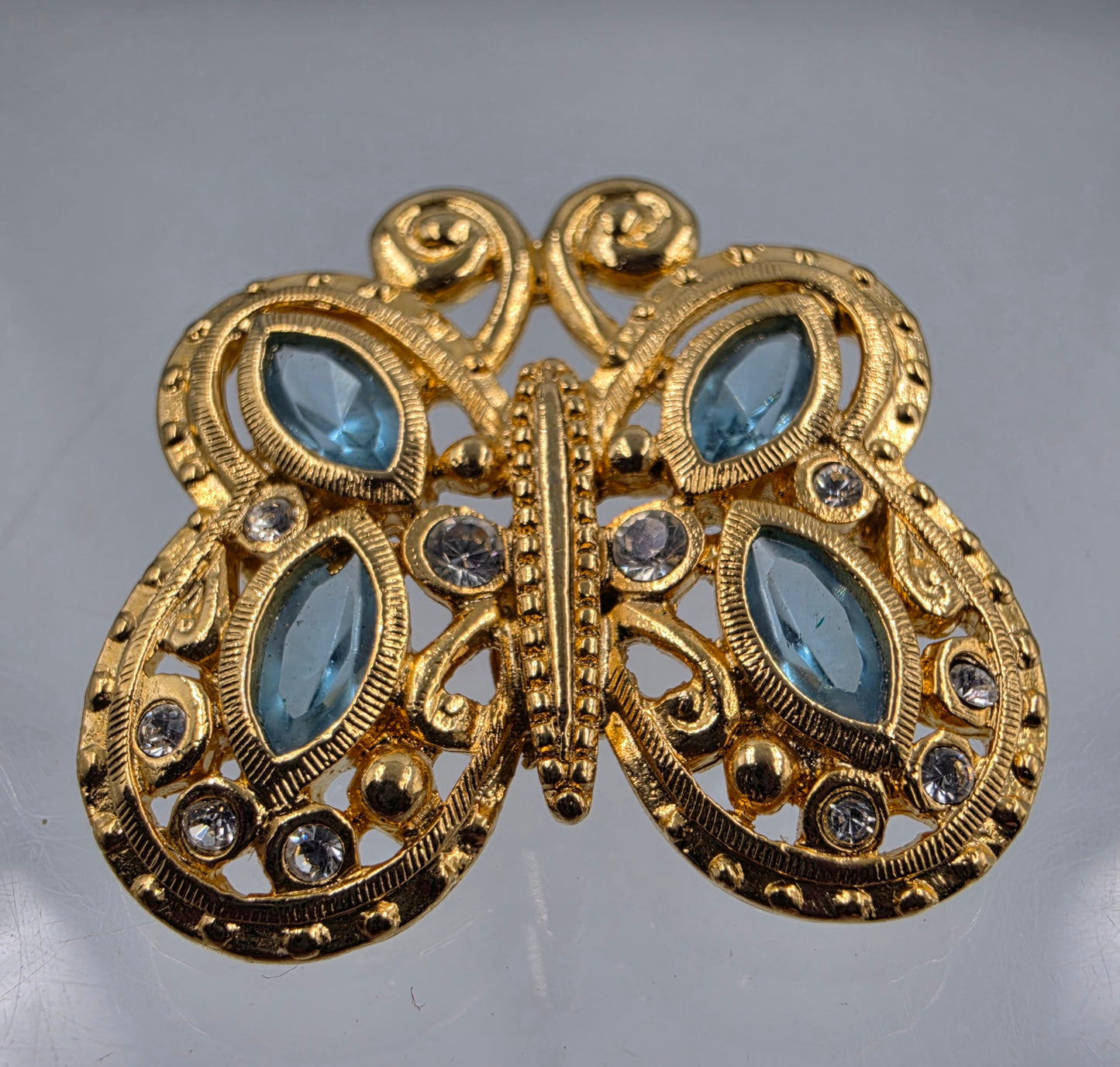 DANECRAFT  Vintage Gold Tone Filagree/ Blue Glass Rhinestone Brooch