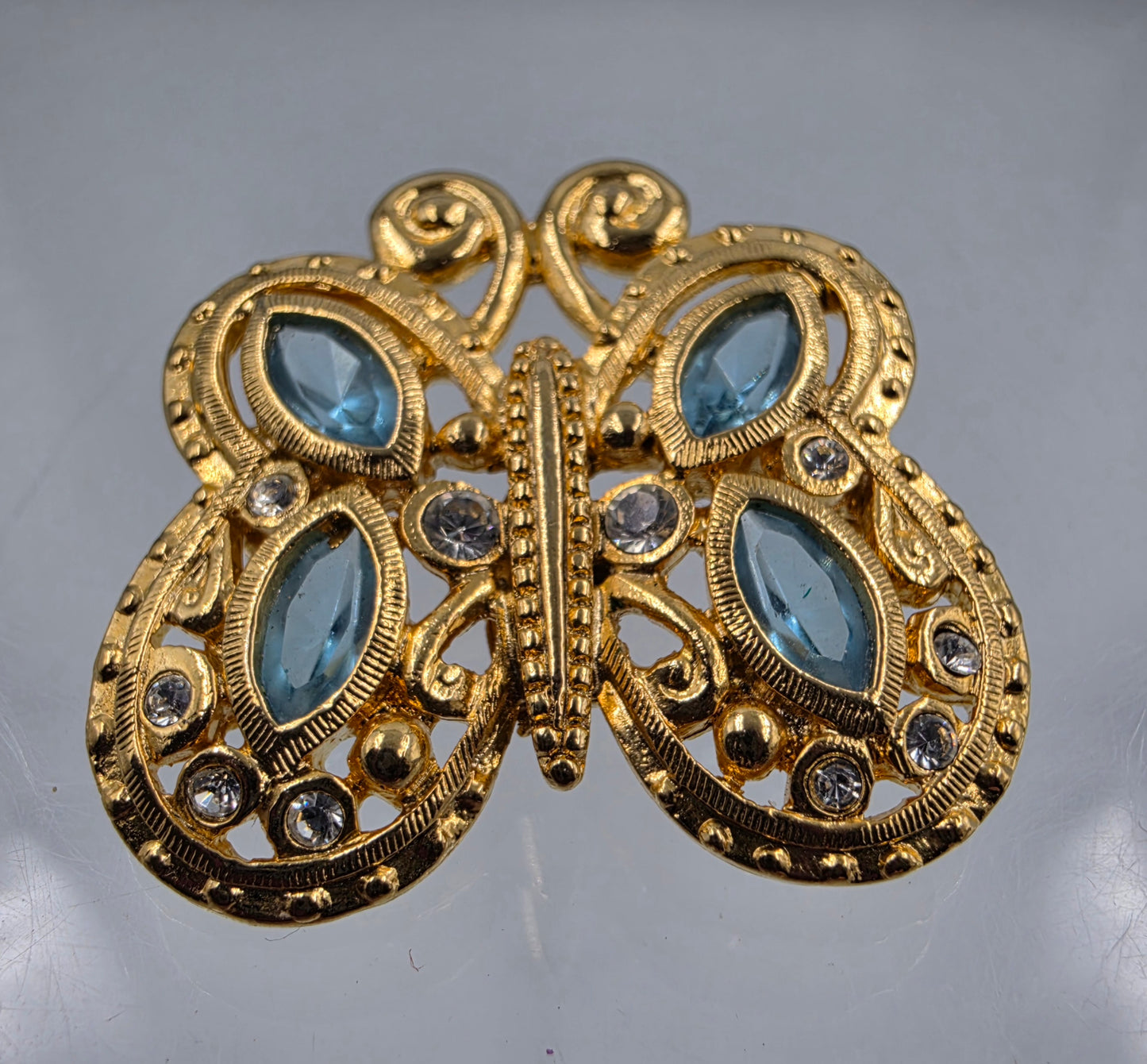 DANECRAFT  Vintage Gold Tone Filagree/ Blue Glass Rhinestone Brooch