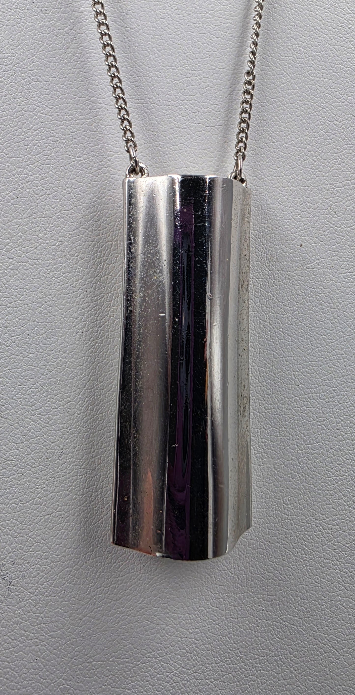 AVON Vintage 1977 21"-23" "Ariane 77" Perfume Holder Necklace