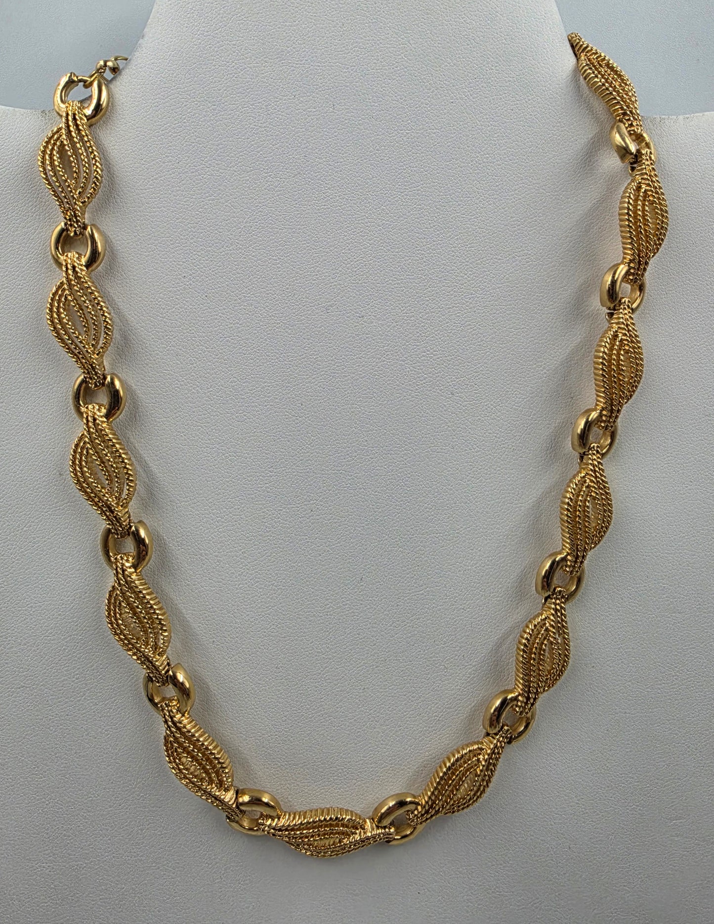 14"-17" Gold Tone Vintage 1960's-70's Choker/Collar Necklace