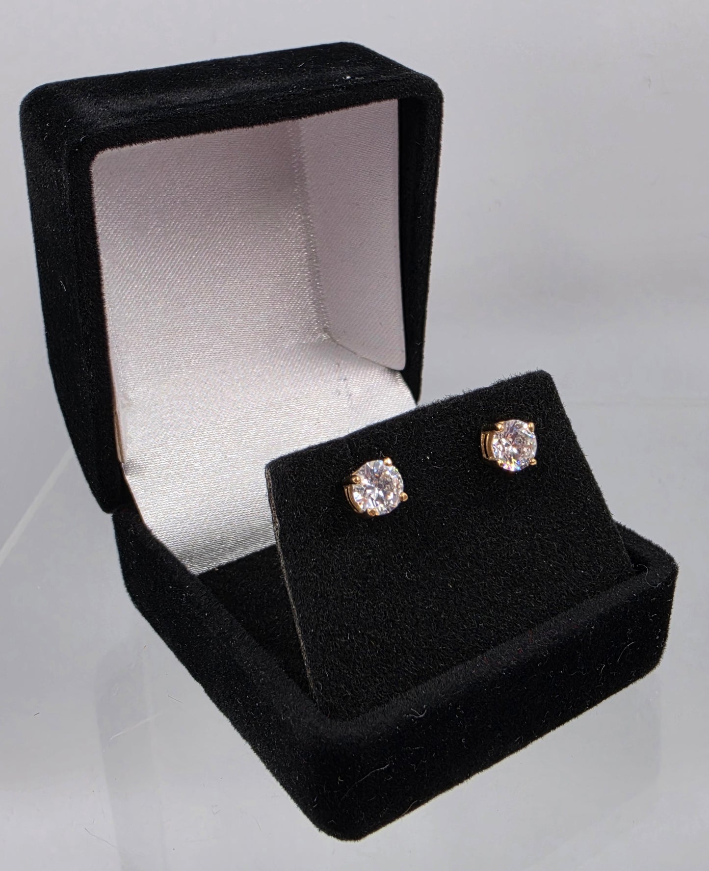 CARLA CORPORATION 14K Vintage 4.9mm(1 CTW) White Topaz Stud Earrings