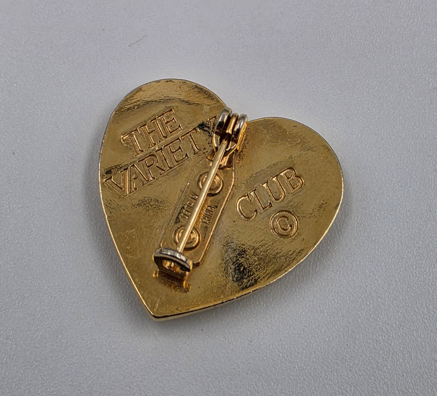 THE VARIETY CLUB Vintage Gold Tone Carved Dove Heart Brooch