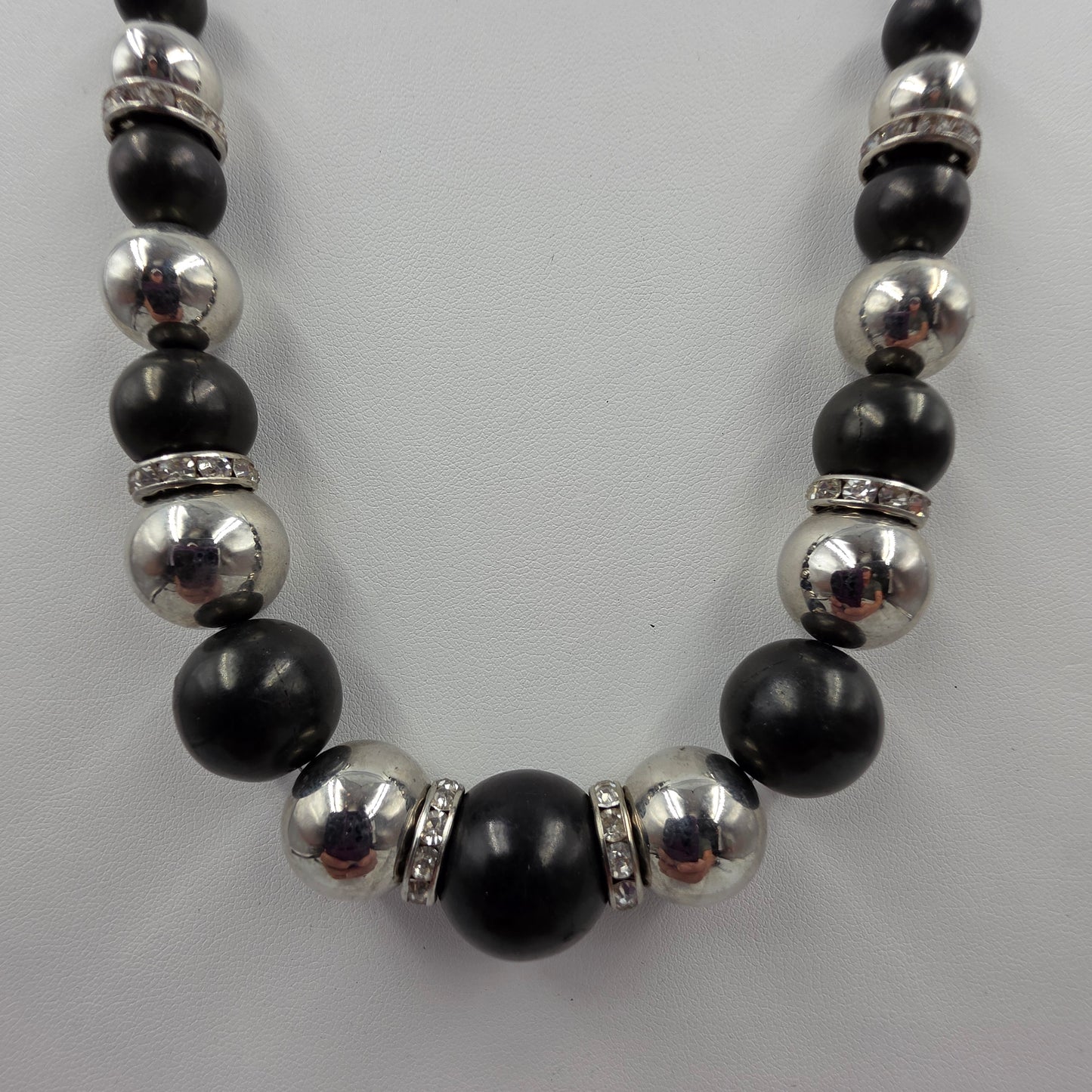 18.5"-19.5" Black/Silver Tone Beaded Necklace