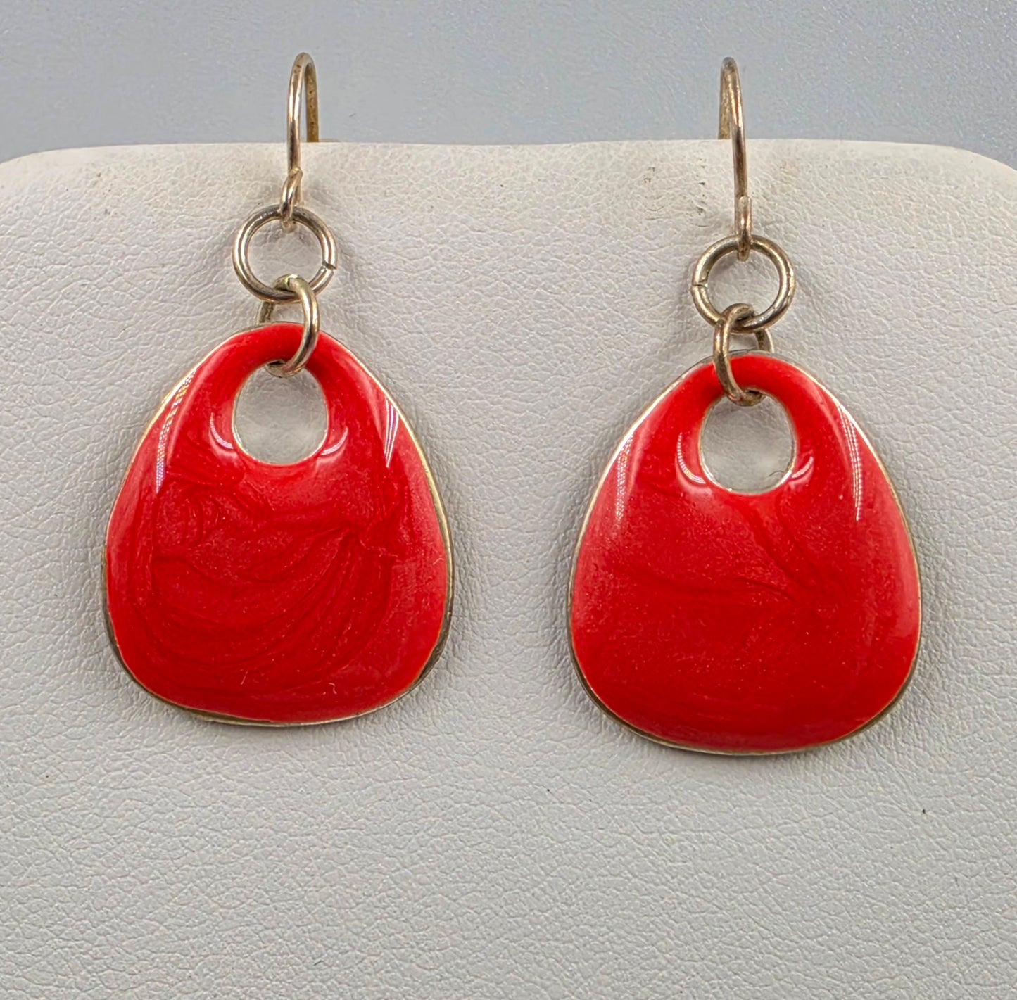 16"-19" Enamel Painted Cream/Red Bead Necklace With Matching Enamel 1.5" Dangle Earrings