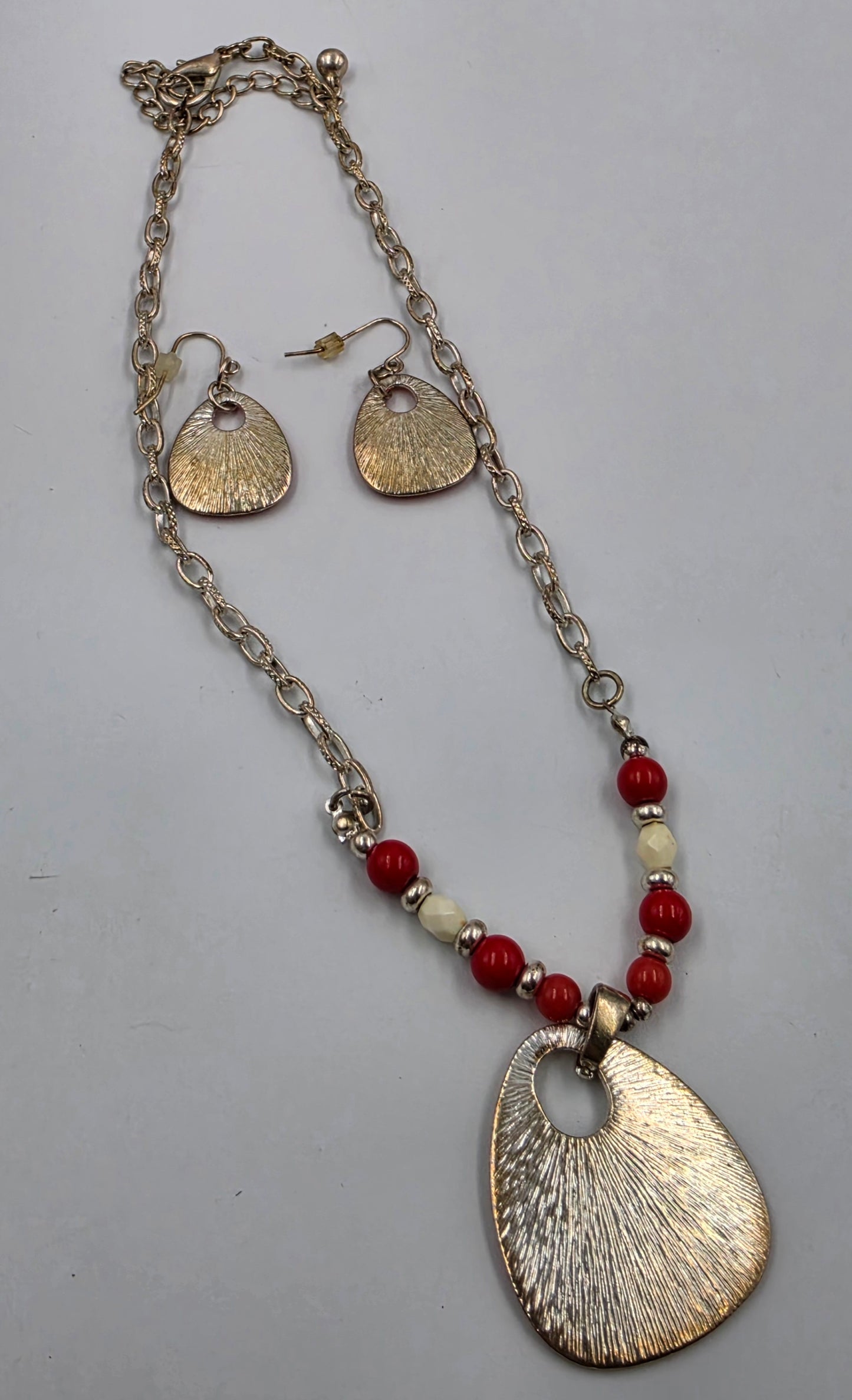 16"-19" Enamel Painted Cream/Red Bead Necklace With Matching Enamel 1.5" Dangle Earrings