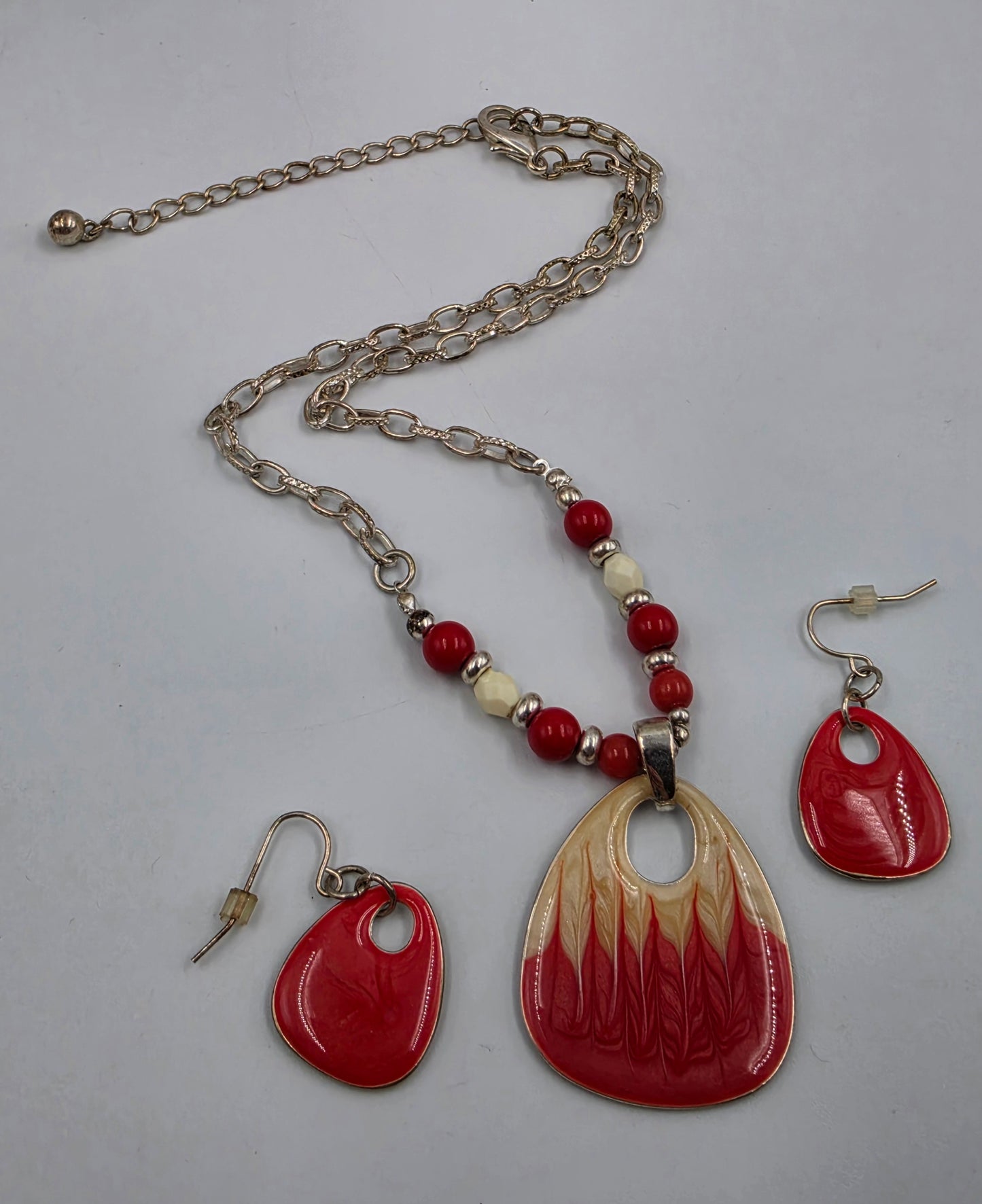 16"-19" Enamel Painted Cream/Red Bead Necklace With Matching Enamel 1.5" Dangle Earrings