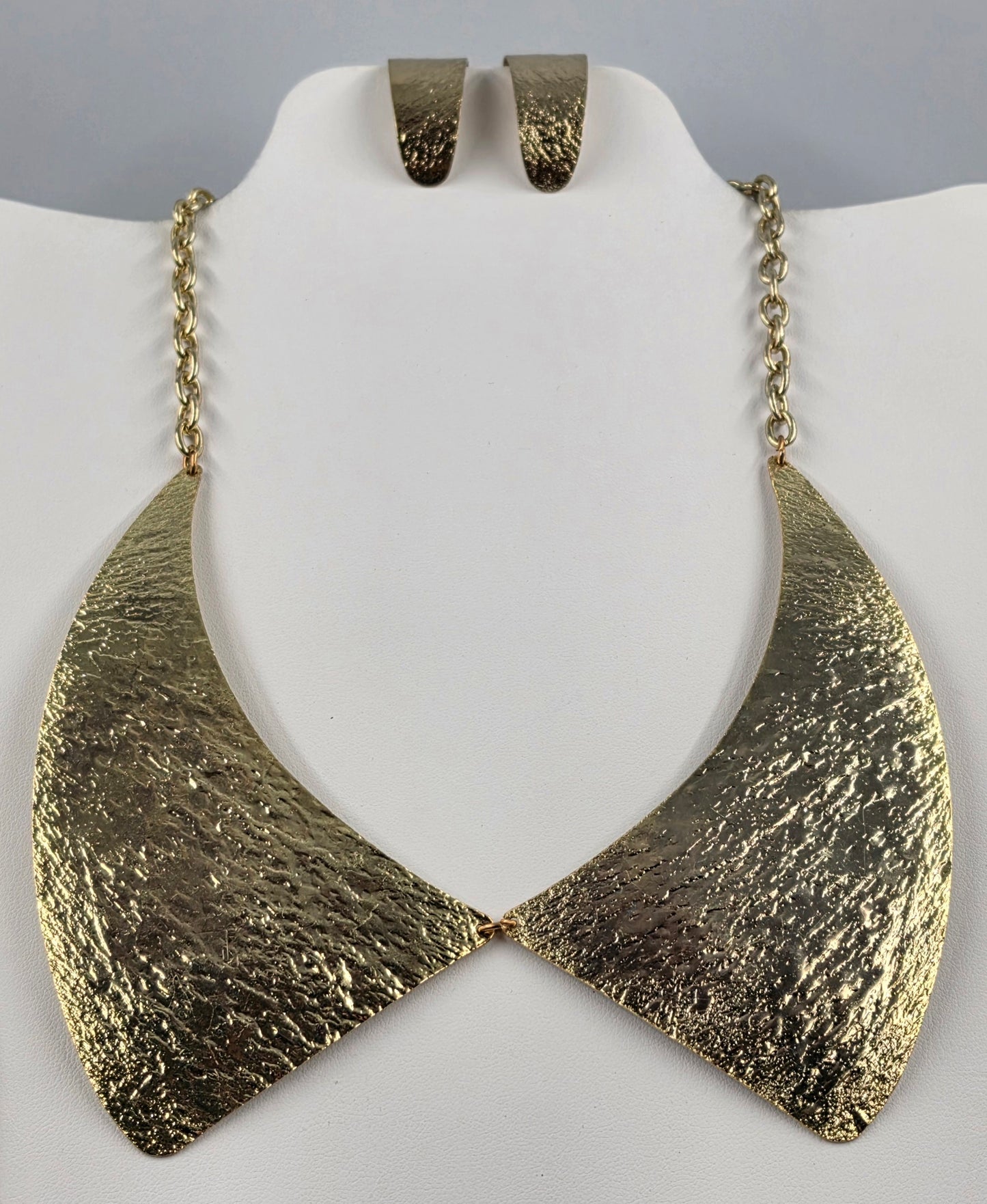 16"-20" Textured Gold Tone Plated Geometric Collar Necklace With Matching Half Hoop 1.25" Earrings