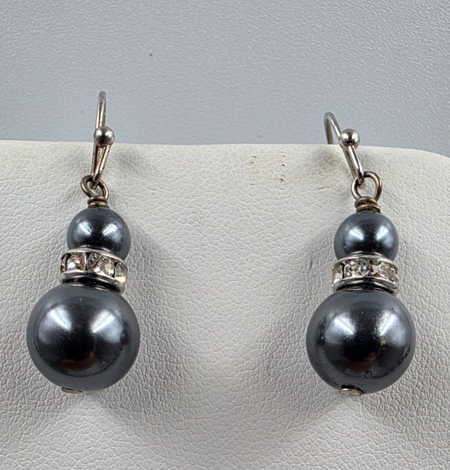 17.5"-20.5" Dark Grey Round Luster Faux Pearl Bead/Clear Rhinestone Accented Center Facet Piece Necklace With Matching 1.25" Earrings