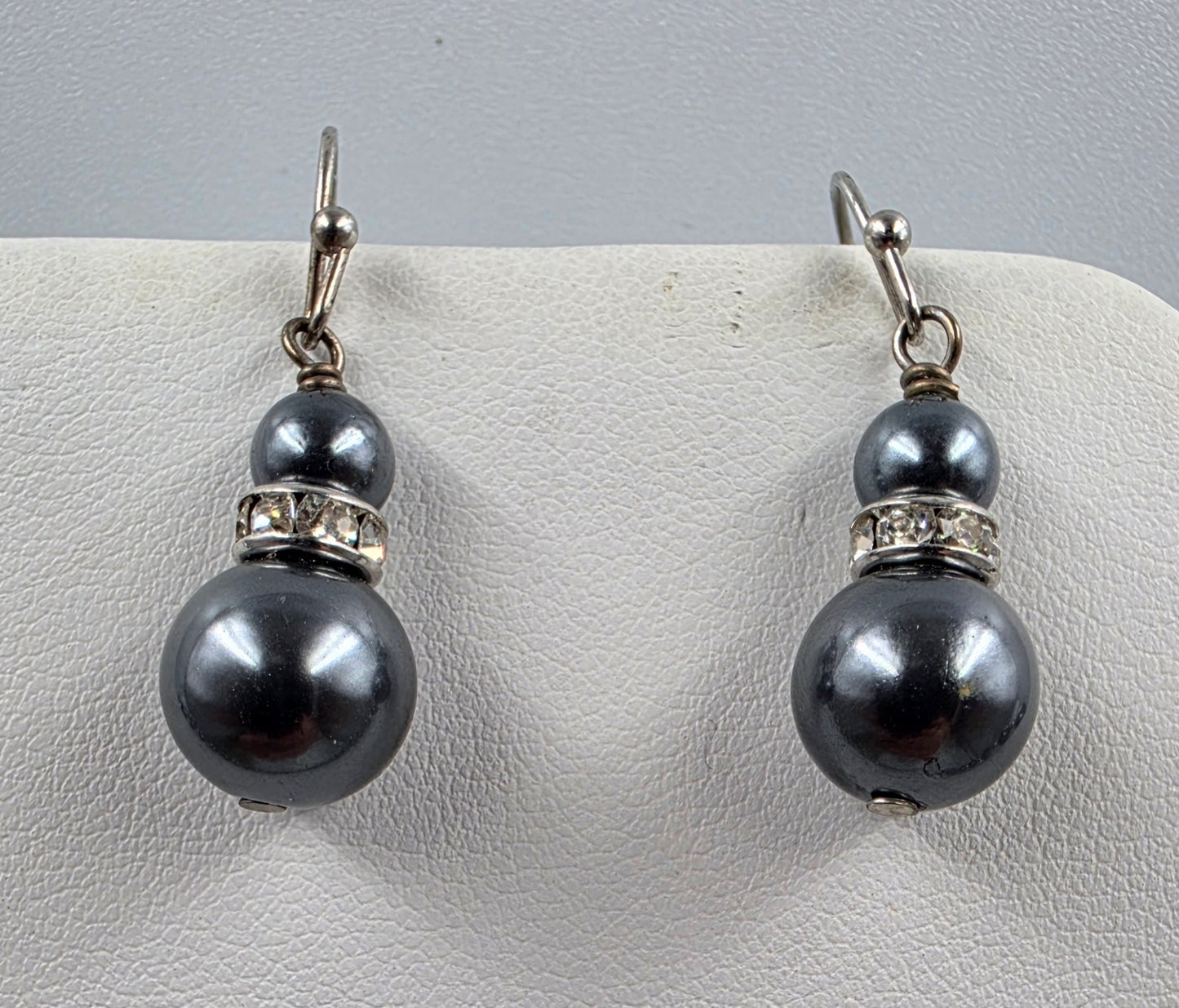 17.5"-20.5" Dark Grey Round Luster Faux Pearl Bead/Clear Rhinestone Accented Center Facet Piece Necklace With Matching 1.25" Earrings