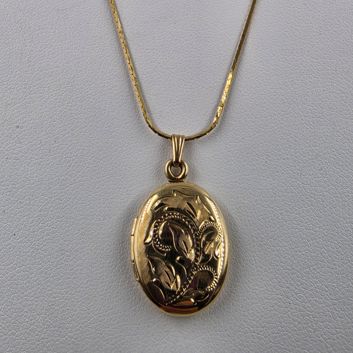 14k 18" Necklace/Hand Carved 14k Locket