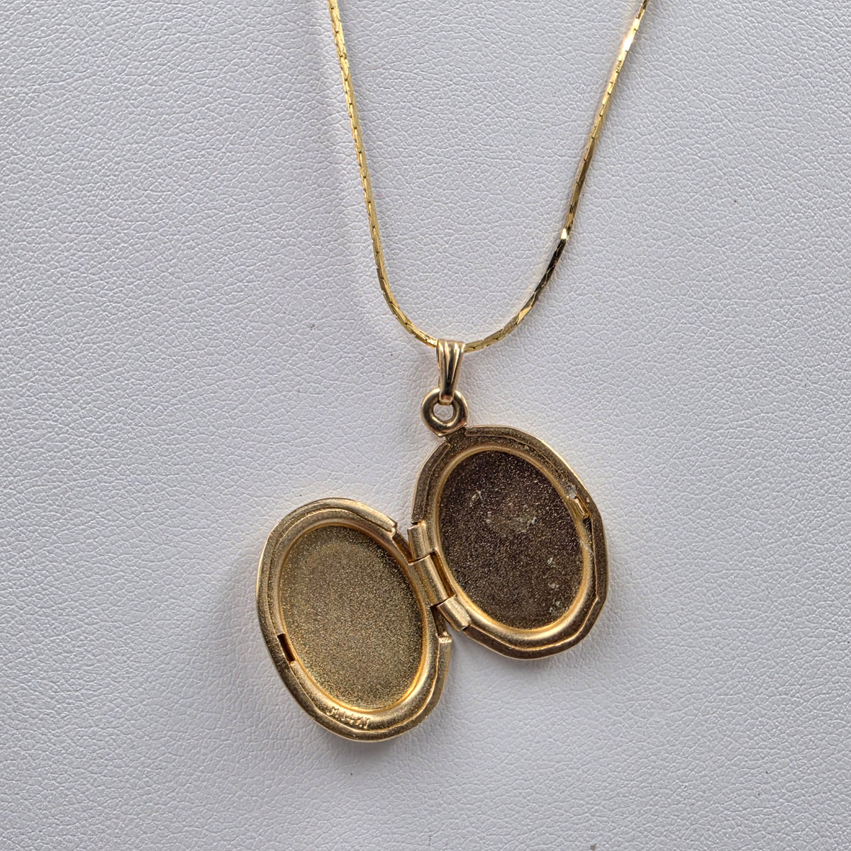 14k 18" Necklace/Hand Carved 14k Locket