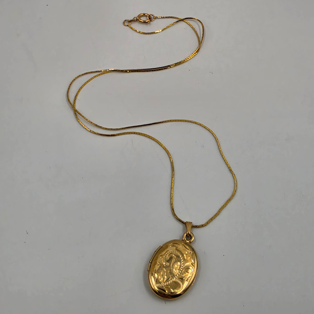14k 18" Necklace/Hand Carved 14k Locket