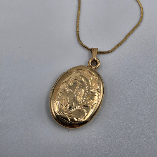 14k 18" Necklace/Hand Carved 14k Locket