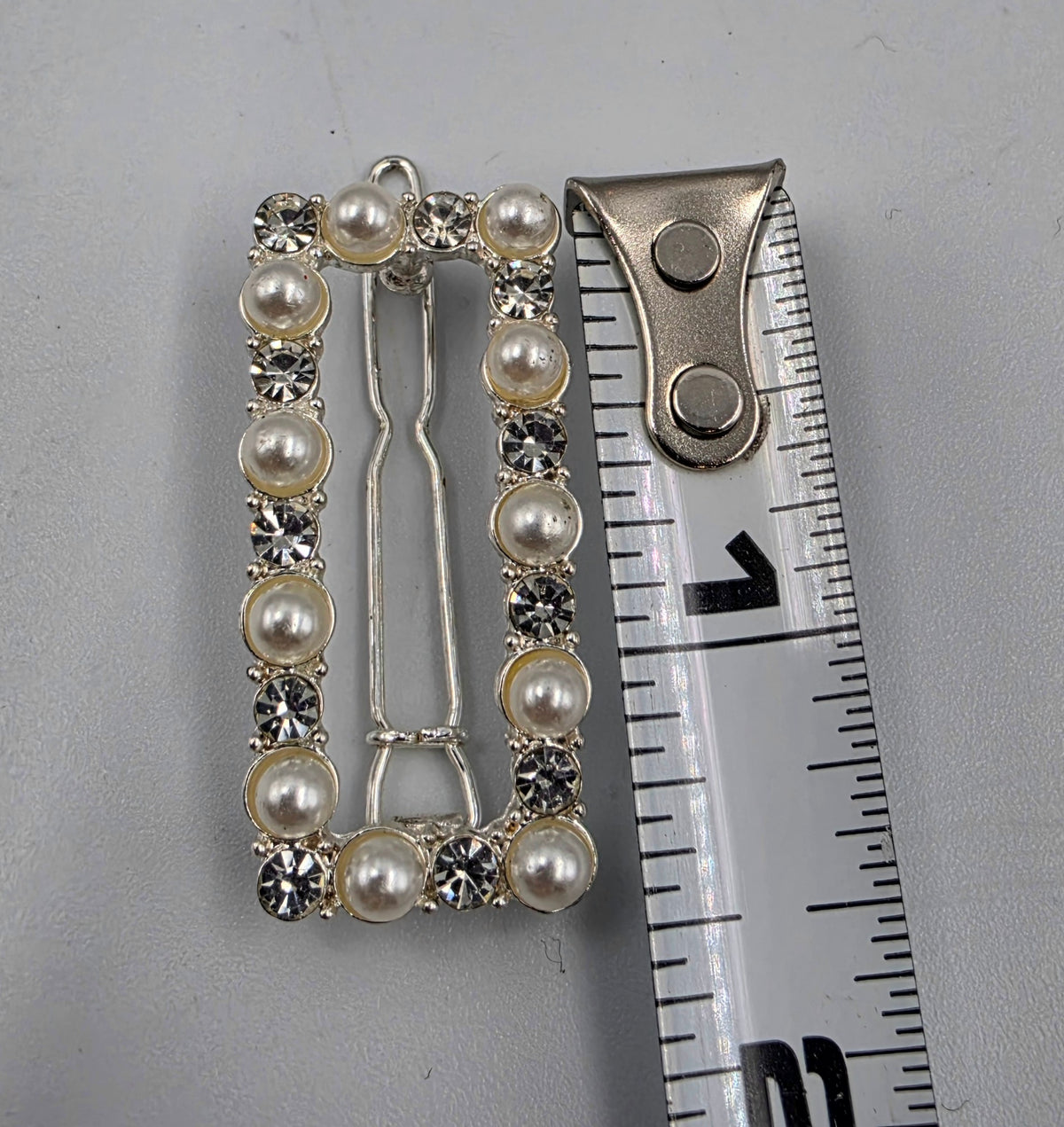 Faux Pearl/Silver Tone/Clear Rhinestone Vintage Rectangular Hair Clip