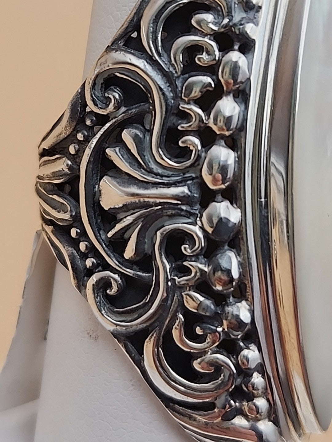 SAMUEL B. Mother Of Pearl/ Sterling Silver Filagree Finger Ring Size 6